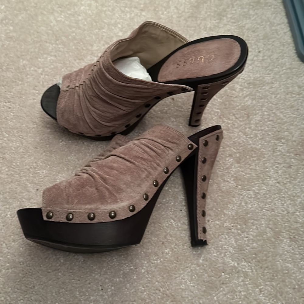 Heels - Picture 3 of 3